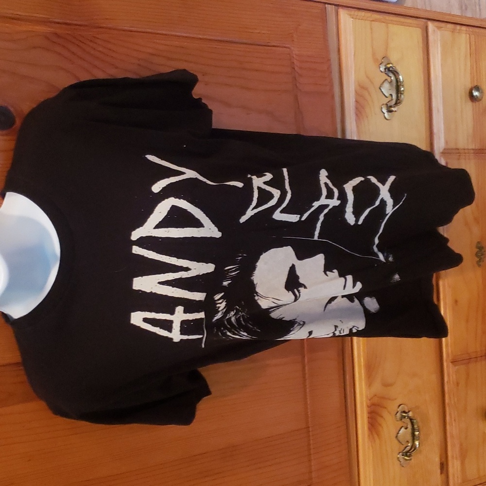 Andy Black medium tee